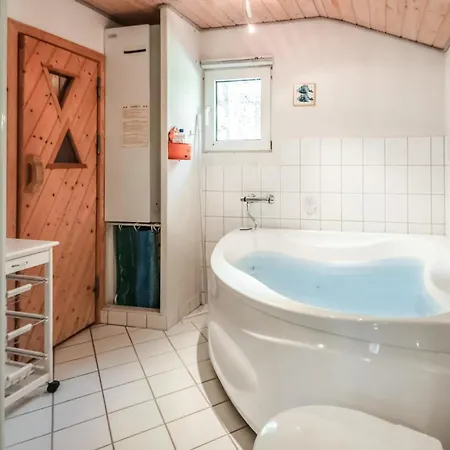 Hurup Thy With Hot Tub I Sønder Ydby